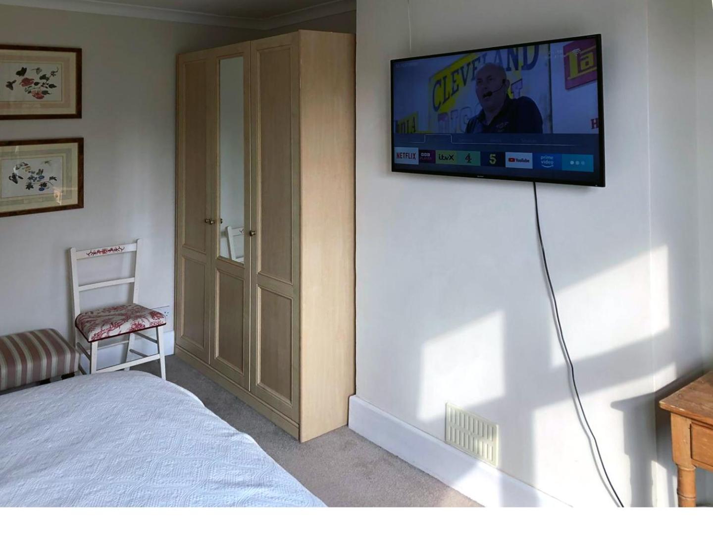 Вилла Residential 3 Bed House Harnham Солсбери Экстерьер фото
